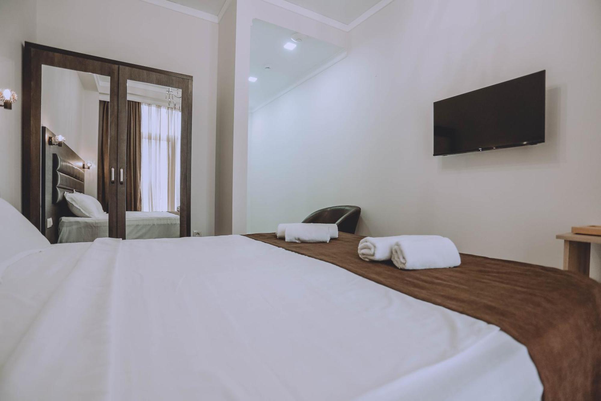 Royal Medis Hotel Батуми Экстерьер фото