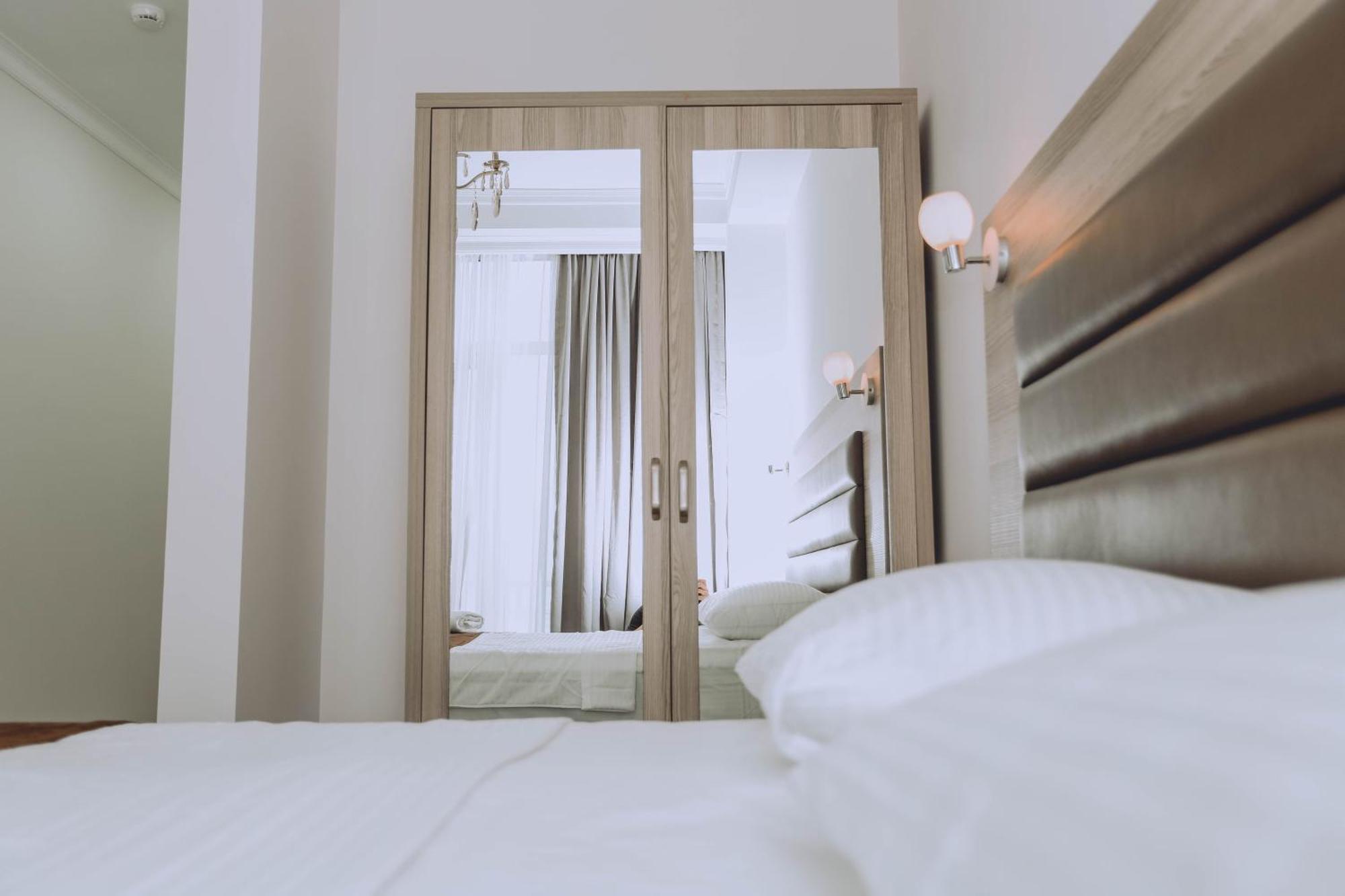 Royal Medis Hotel Батуми Экстерьер фото