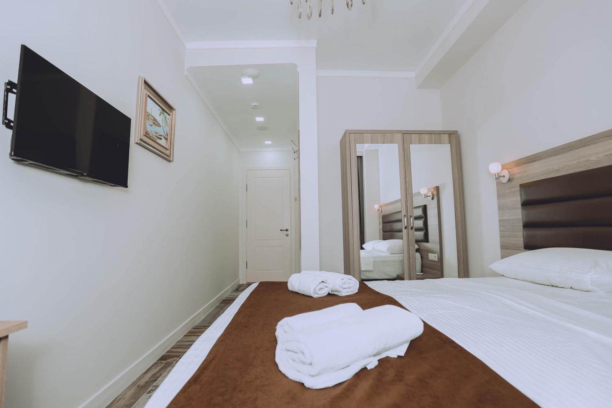 Royal Medis Hotel Батуми Экстерьер фото