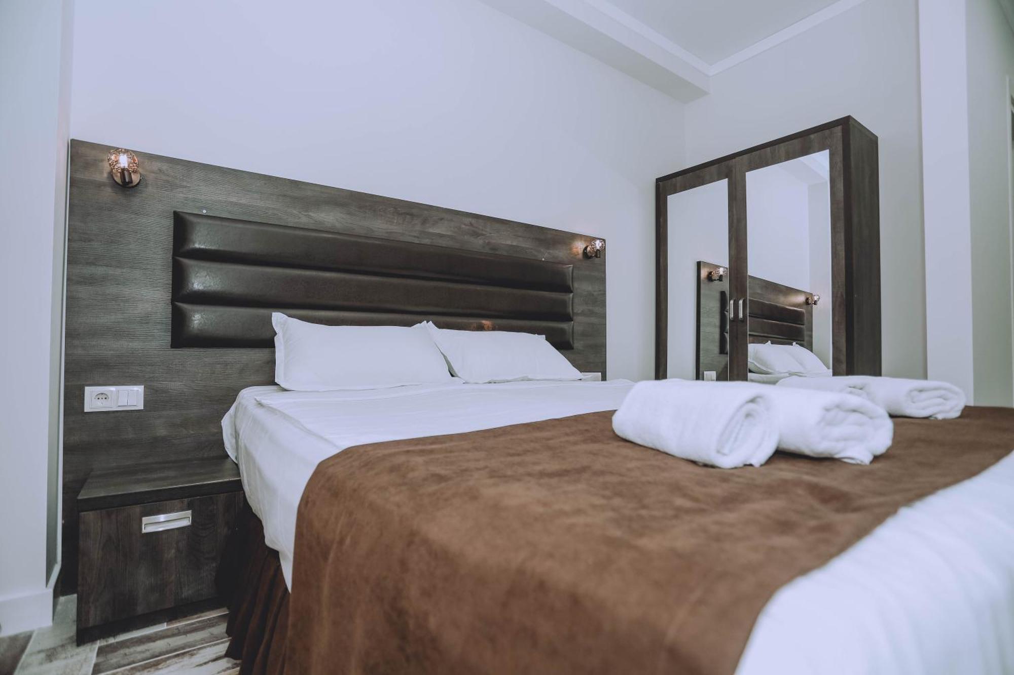 Royal Medis Hotel Батуми Экстерьер фото