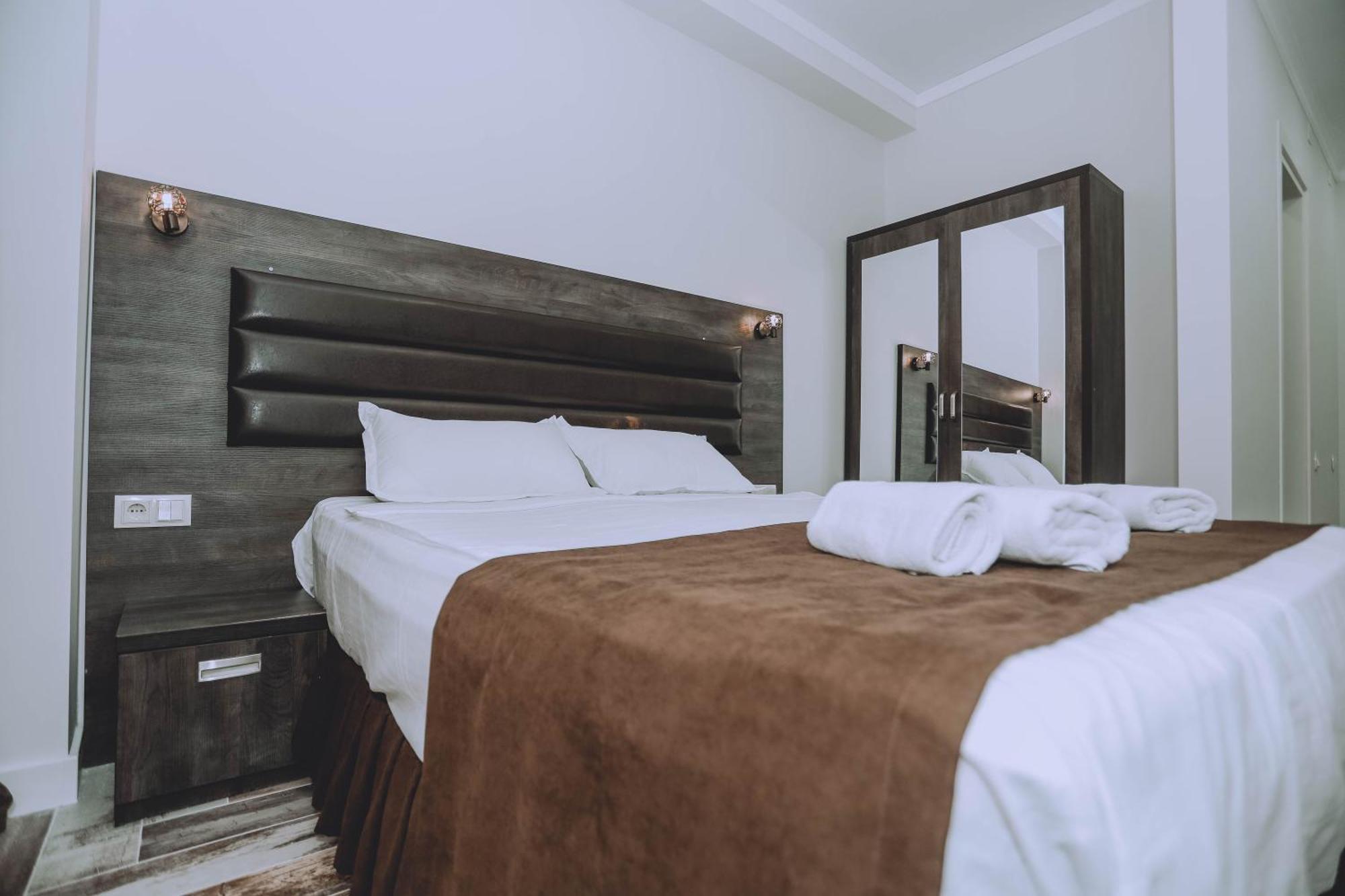 Royal Medis Hotel Батуми Экстерьер фото