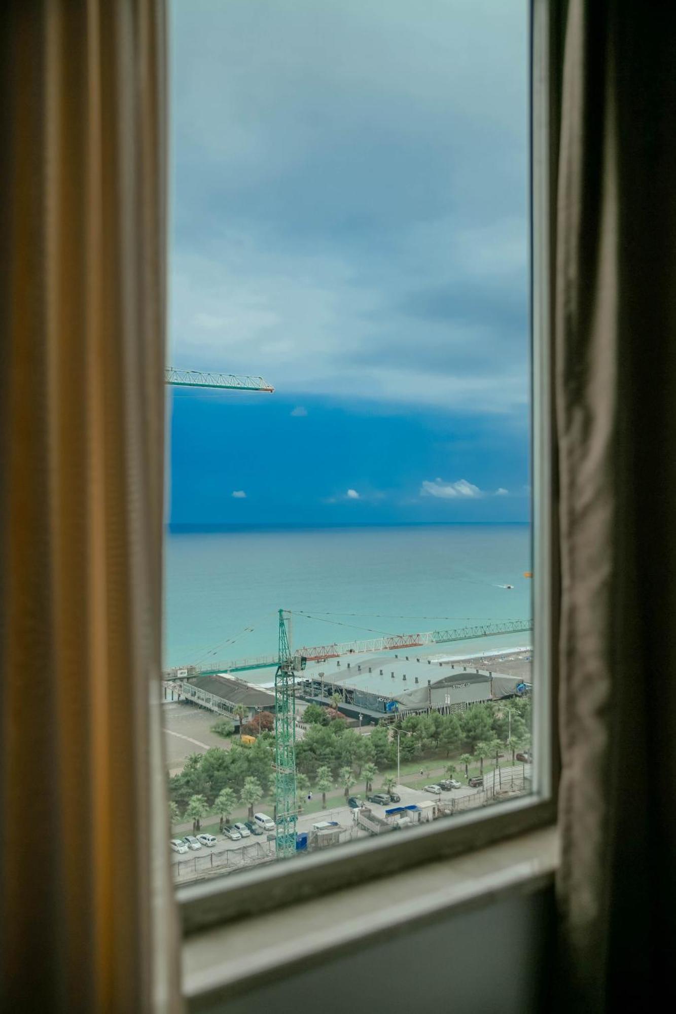 Royal Medis Hotel Батуми Экстерьер фото