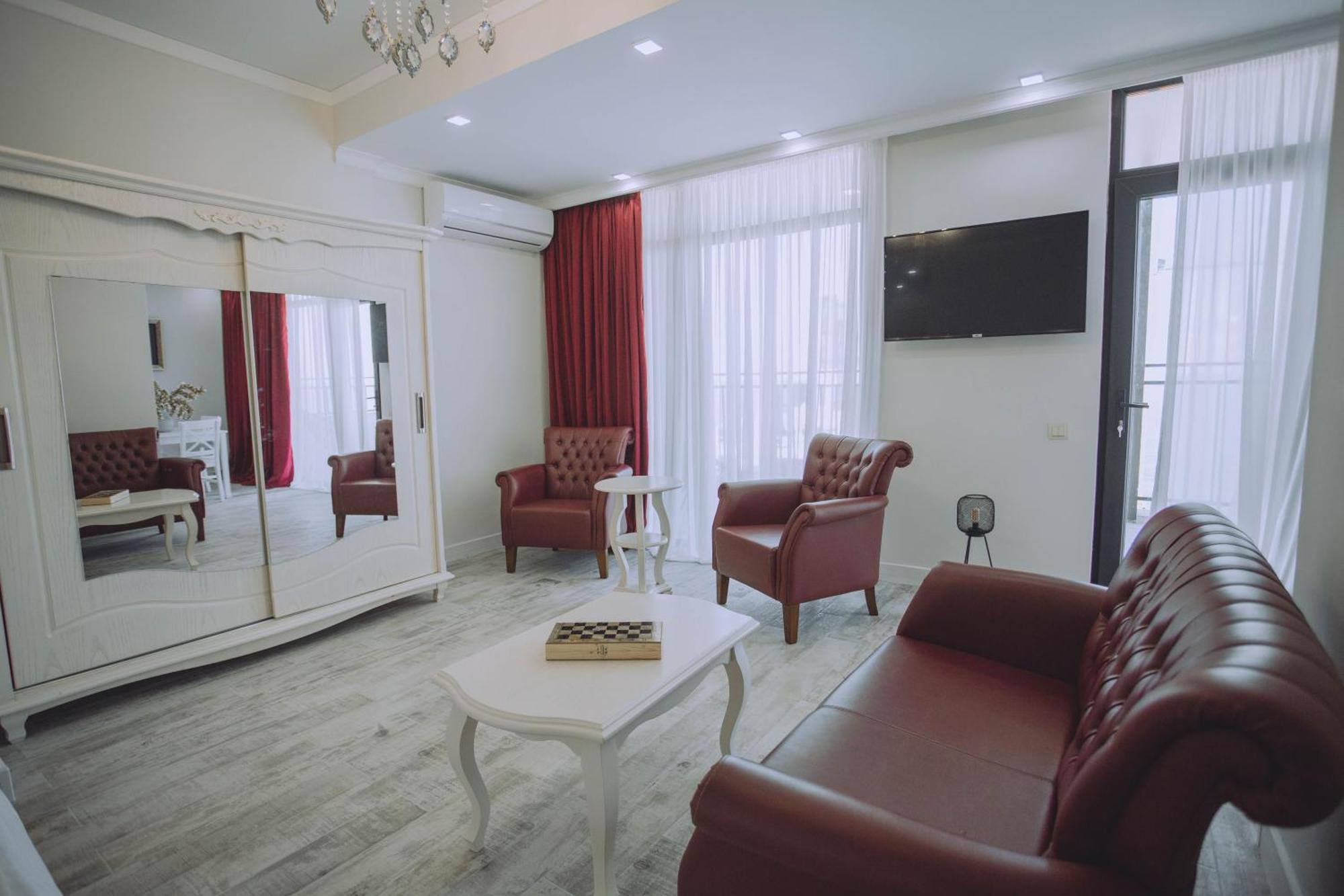 Royal Medis Hotel Батуми Экстерьер фото