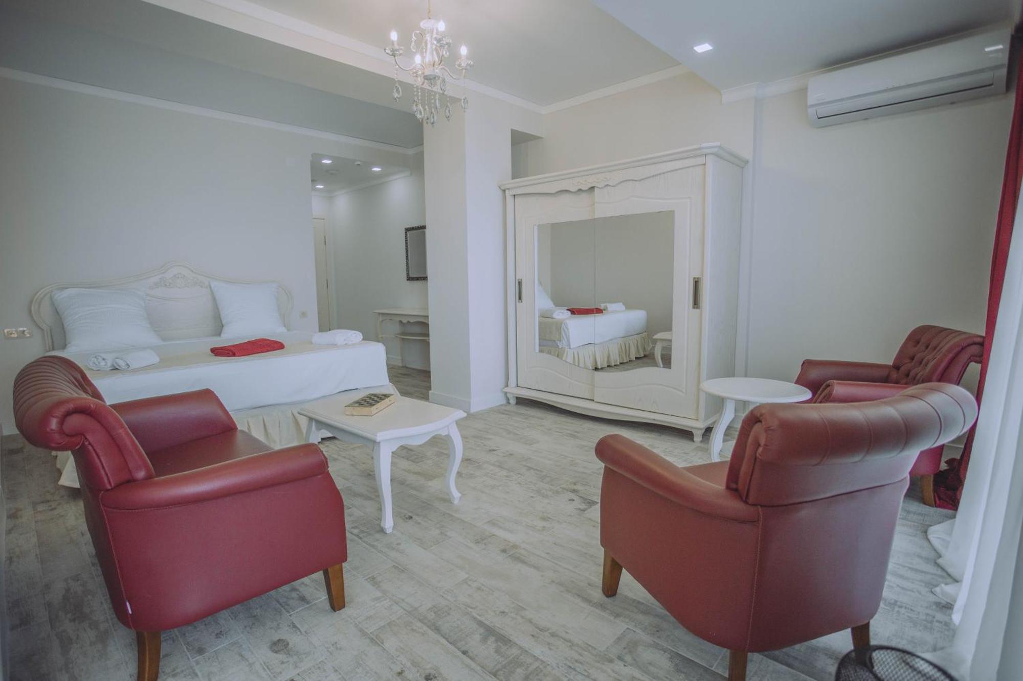 Royal Medis Hotel Батуми Экстерьер фото