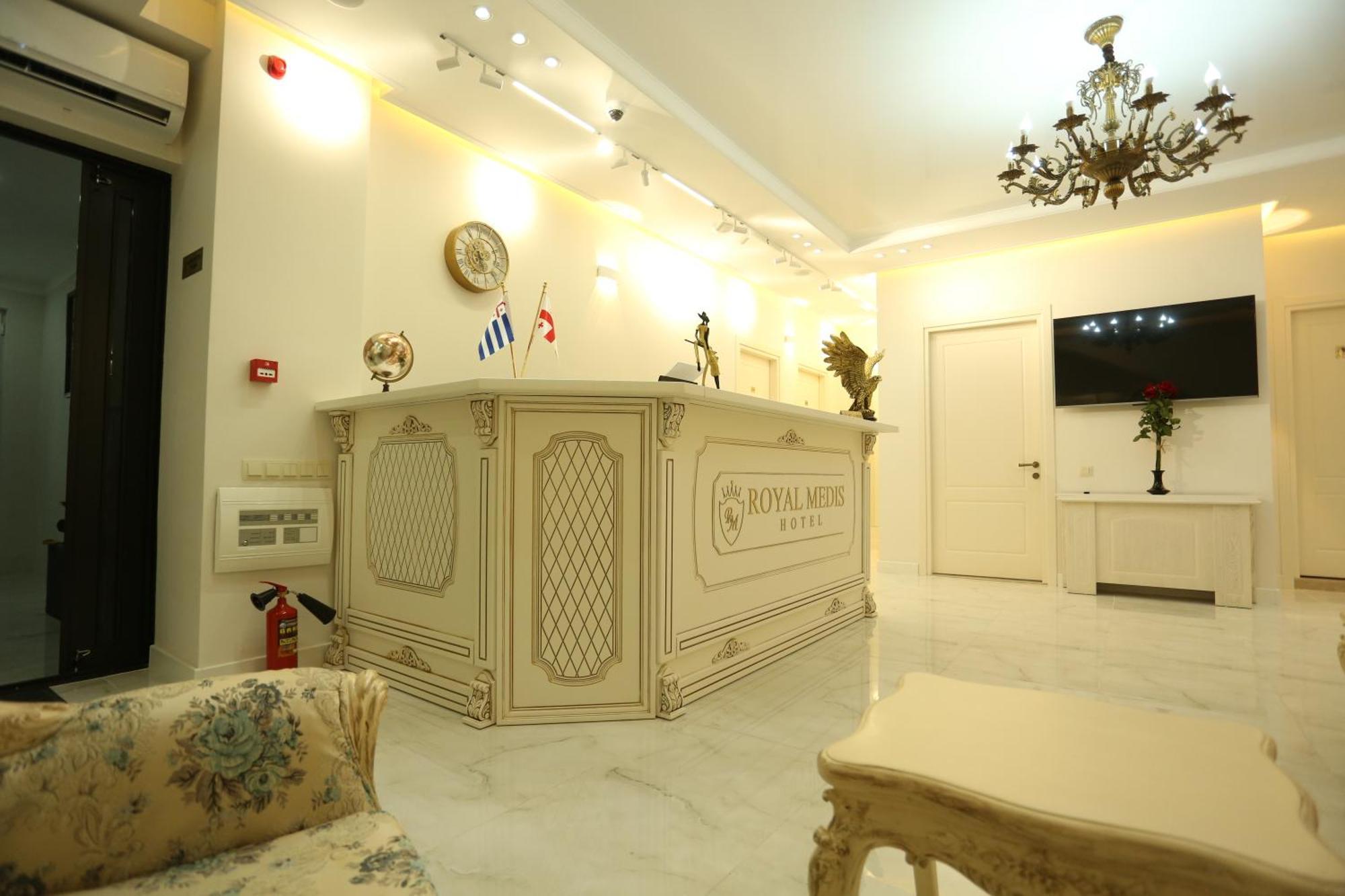 Royal Medis Hotel Батуми Экстерьер фото